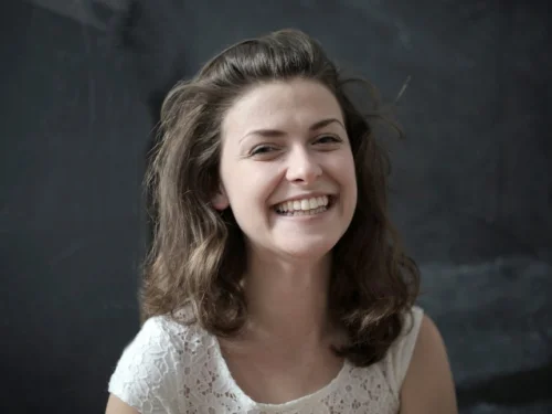 20 Şubat Doğumlular İçin Astroloji Rehberi: Venüs, Yükselen ve 12. Evin Gizemli Özellikleri