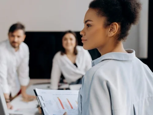 Ay Başak Kadını Aşkta Duygusal Olarak Yardımsever ve Analitik